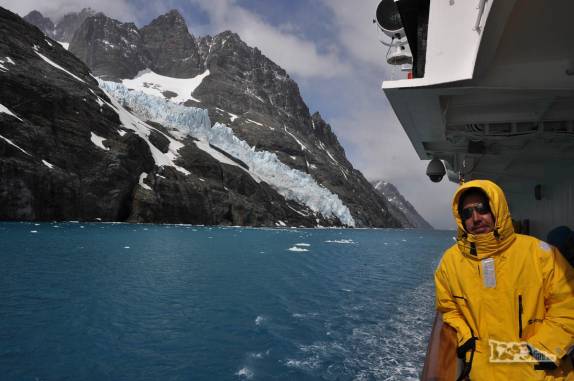 Navegando por entre as montanhas e geleiras do Drygalski Fjord, na Geórgia do Sul